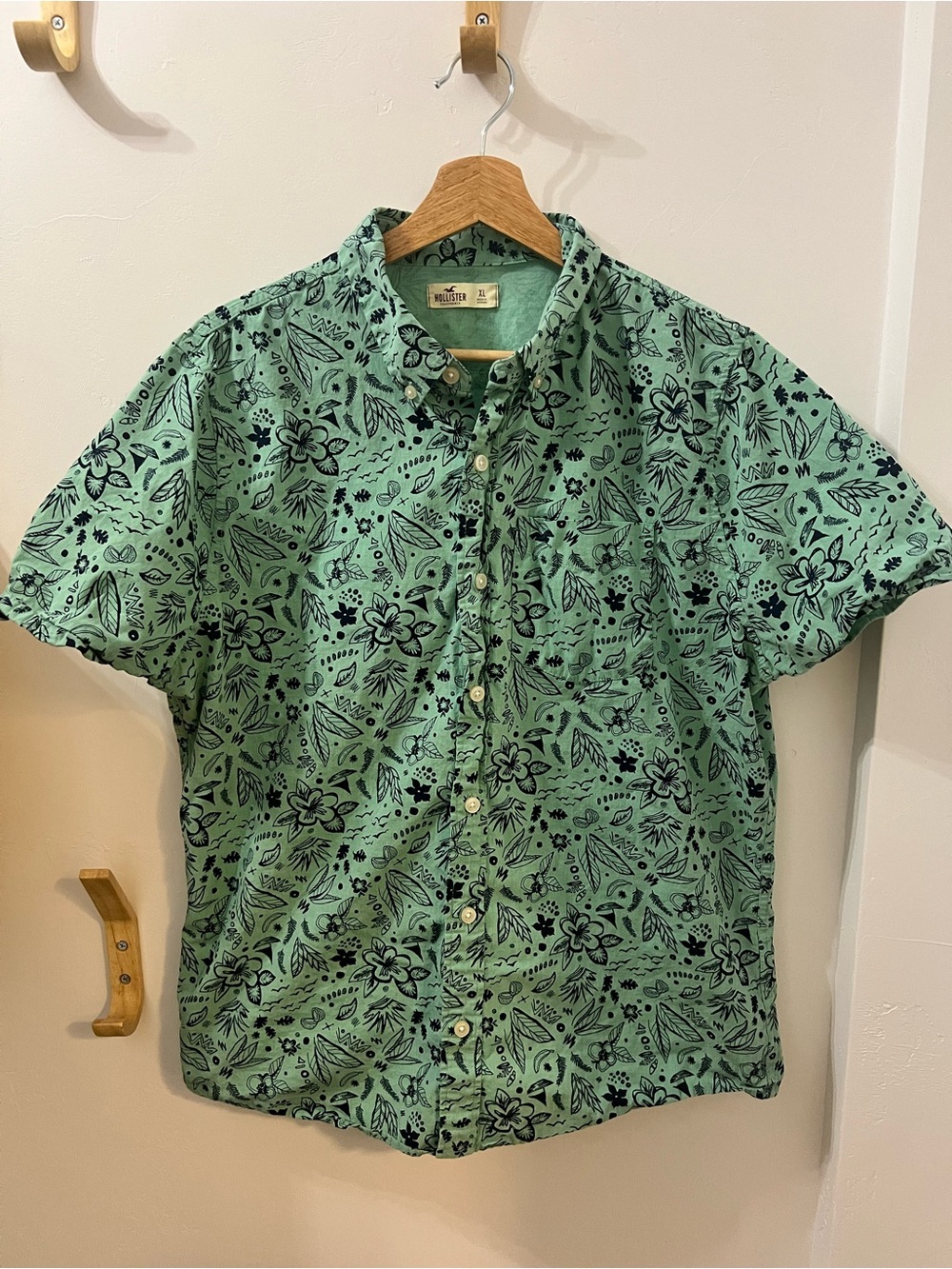 Men’s Hollister Hawaiian Surfer Shirt